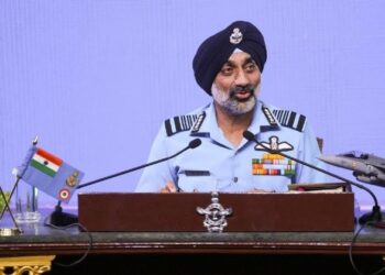 പാകിസ്താന്റെ 5 യുദ്ധവിമാനങ്ങൾ, 4 റഡാറുകൾ, 2 റൺവേകൾ, 3 ഹാംഗറുകൾ; ഓപ്പറേഷൻ സിന്ദൂറിന്റെ കൃത്യമായ തെളിവുകൾ ഇന്ത്യയുടെ കയ്യിലുണ്ടെന്ന് വ്യോമസേന മേധാവി