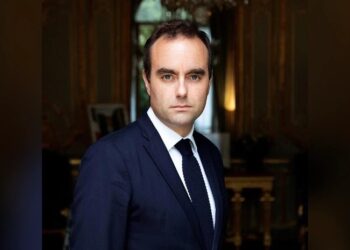 ഫ്രഞ്ച് പ്രധാനമന്ത്രി സെബാസ്റ്റ്യൻ ലെകോർനു രാജിവെച്ചു ; അധികാരത്തിലിരുന്നത് ഒരു മാസം മാത്രം ; 2 വർഷത്തിനിടെ സ്ഥാനമൊഴിയുന്ന അഞ്ചാമത്തെ പ്രധാനമന്ത്രി