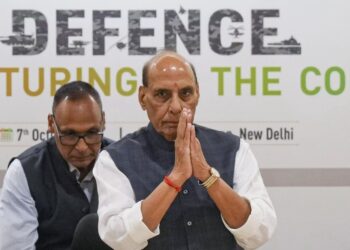 കഴിഞ്ഞവർഷം ഇന്ത്യ വാങ്ങിയത് 1.2 ലക്ഷം കോടി രൂപയുടെ തദ്ദേശീയ പ്രതിരോധ ഉപകരണങ്ങൾ ; രാജ്യം സ്വയംപര്യാപ്തത കൈവരിക്കുന്നതായി പ്രതിരോധ മന്ത്രി