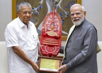 പിണറായി വിജയന്റെ മൂന്നാഴ്ചത്തെ ഗൾഫ് പര്യടനം ; അനുമതി നിഷേധിച്ച് കേന്ദ്രസർക്കാർ ; മോദിയെ കണ്ട് ചോദിച്ചത് കൂടുതൽ കടമെടുക്കാനുള്ള അനുമതി