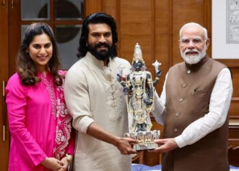 പ്രധാനമന്ത്രി മോദിയെ സന്ദർശിച്ച് തെലുങ്ക് താരം രാം ചരൺ ; കൂടിക്കാഴ്ച ലോകത്തിലെ ആദ്യ അമ്പെയ്ത്ത് സൂപ്പർ ലീഗിന്റെ വിജയത്തിന് പിന്നാലെ