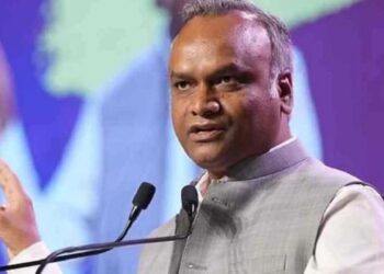 ആർഎസ്എസ് കുട്ടികളെയും യുവാക്കളെയും വഴിതെറ്റിക്കുന്നു ; കർണാടകയിൽ ആർഎസ്എസിന്റെ പരിപാടികൾ നിരോധിക്കണമെന്ന് ഖാർഗെയുടെ മകൻ പ്രിയങ്ക്