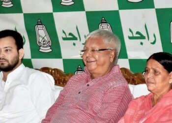 ഐആർസിടിസി അഴിമതി ; ബീഹാർ തിരഞ്ഞെടുപ്പിന് മുൻപ് തേജസ്വി യാദവിന് മുട്ടൻ പണി ; ലാലു, റാബ്രി, തേജസ്വി എന്നിവർക്കെതിരെ കുറ്റം ചുമത്തി ഡൽഹി കോടതി