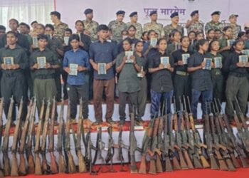 കൂട്ട കീഴടങ്ങലുമായി ചുവപ്പ് ഭീകരത ; അമിത് ഷായുടെ ഉറച്ച തീരുമാനത്തിന് പിന്നാലെ ഒറ്റ ദിവസത്തിൽ കീഴടങ്ങിയത് 208 കമ്മ്യൂണിസ്റ്റ് ഭീകരർ