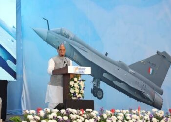 കന്നി പറക്കൽ പൂർത്തിയാക്കി തേജസ് എംകെ1എ ; മേക്ക് ഇൻ ഇന്ത്യയുടെ വിജയത്തിന് ജലപീരങ്കി സല്യൂട്ട്