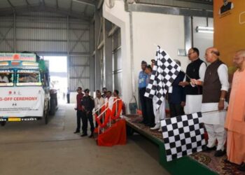 ചരിത്ര നേട്ടവുമായി ഉത്തർപ്രദേശ് ; ലഖ്‌നൗ യൂണിറ്റിൽ നിർമ്മിച്ച ബ്രഹ്മോസ് മിസൈലുകളുടെ ആദ്യ ബാച്ച് ഫ്ലാഗ് ഓഫ് ചെയ്തു