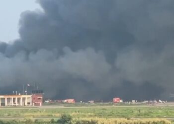 കത്തിയെരിഞ്ഞ് ധാക്ക വിമാനത്താവളം ; ഹസ്രത്ത് ഷാജലാൽ അന്താരാഷ്ട്ര വിമാനത്താവളത്തിൽ വൻ തീപിടുത്തം ; എല്ലാ വിമാനങ്ങളും റദ്ദാക്കി