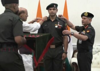 നീരജ് ചോപ്ര ഇനി ലെഫ്റ്റനന്റ് കേണൽ ; പ്രതിരോധ മന്ത്രിയിൽ നിന്നും ഓണററി പദവി ഏറ്റുവാങ്ങി