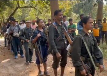 21 കമ്മ്യൂണിസ്റ്റ് ഭീകരർ കൂടി കീഴടങ്ങി ; മൂന്ന് എകെ-47 ഉൾപ്പെടെ 18 ആയുധങ്ങൾ സമർപ്പിച്ചു