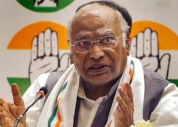 ആർഎസ്എസിനെ നിരോധിക്കണം ; രാജ്യത്തെ എല്ലാ ക്രമസമാധാന പ്രശ്നങ്ങൾക്കും കാരണം ആർഎസ്എസും ബിജെപിയുമെന്ന് ഖാർഗെ