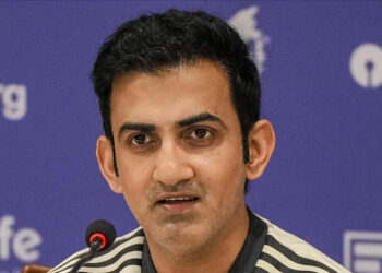 ഗില്ലിന് പോലും സ്ഥാനം ഉറപ്പില്ലാത്ത ടീമിൽ അയാൾക്ക് എന്താണ് പ്രത്യേകത, അവന്റെ പേര് കേട്ടാൽ ഒന്നും നോക്കാതെ ഗംഭീർ സ്‌ക്വാഡിൽ എടുക്കും: ശ്രീകാന്ത്