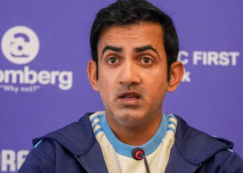 അവൻ ഇനിയാണ് എല്ലാം പഠിക്കാൻ പോകുന്നത്, ഇപ്പോൾ കണ്ടതൊന്നും ഒരു പരീക്ഷണമല്ല; ഇന്ത്യൻ താരത്തിന് അപായ സൂചന നൽകി ഗൗതം ഗംഭീർ