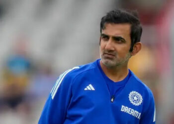 മോശം പ്രകടനം നടത്തിയാൽ നീ ടീമിൽ നിന്ന് പുറത്താകും, ഇന്ത്യൻ താരത്തിന് അപായ സൂചന നൽകി ഗൗതം ഗംഭീർ