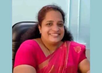 നിയമം അറിയില്ലെങ്കിൽ പഠിക്കണം സഖാവേ….കോടതി നടപടികൾ ഫോണിൽ ചിത്രീകരിച്ചു; സിപിഎം വനിതാ നേതാവിന് പിഴ