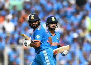 2027 ഏകദിന ലോകകപ്പ് കളിക്കണം, ആ നിർണായക തീരുമാനമെടുത്ത് രോഹിതും കോഹ്‌ലിയും; സംഭവം ഇങ്ങനെ