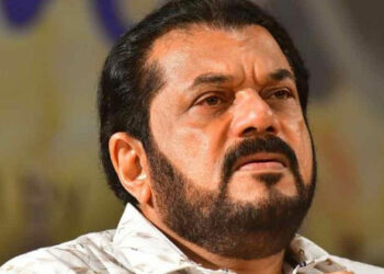 കുറച്ചു ഡയലോഗുകൾ കിട്ടിയ സന്തോഷത്തിൽ ഇരുന്നതായിരുന്നു, പക്ഷെ ആ ഡയലോഗ് മമ്മൂട്ടി പറഞ്ഞ് വെട്ടിദൂരെയെറിഞ്ഞു: മുകേഷ്