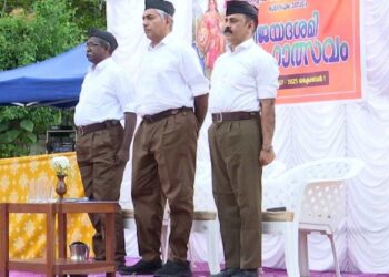 രാഷ്ട്ര നിർമാണമാണ് ആർഎസ്എസ് ലക്ഷ്യം; പഥസഞ്ചലനത്തിൽ ഗണവേഷത്തിൽ എത്തി മുൻ ഡിജിപി ജേക്കബ് തോമസ്