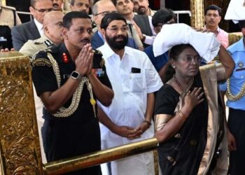 വിവേചനമില്ലാത്ത ഇടം,എല്ലാവര്‍ക്കും പ്രവേശിക്കാവുന്ന അയ്യപ്പന്റെ സന്നിധാനം;  സാധാരണക്കാരിയായി രാഷ്ട്രപതിയെത്തി :പി കെ ശ്രീമതി