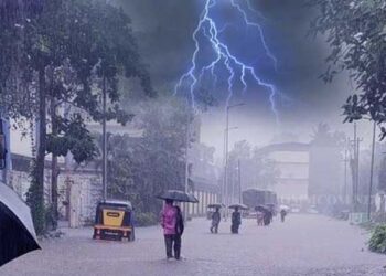 ജാഗ്രത വേണേ…4 ജില്ലകളിൽ ഓറഞ്ച് അലർട്ട്, അറബിക്കടലിൽ തീവ്രന്യൂനമർദ്ദം,ബംഗാൾ ഉൾക്കടലിൽ ചക്രവാതച്ചുഴി