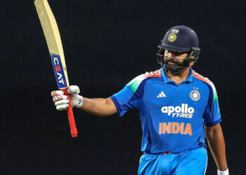 ആകാശത്തിന് കീഴിലെ ഏത് സ്റ്റേഡിയവും അയാൾക്ക് സമം, ഓസ്ട്രേലിയ കണ്ടത് സമ്പൂർണ ഹിറ്റ്മാൻ ഷോ; ട്രോളന്മാർക്ക് ഇനി വിശ്രമിക്കാം