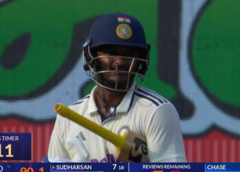 റീലിടാനും അത് വെച്ച് ഷോ കാണിക്കാനും മാത്രം കൊള്ളാം, ഇന്ത്യൻ ജേഴ്സിയിൽ വമ്പൻ പരാജയം; ‘ഐപിഎൽ സ്റ്റാറിനെ’ ട്രോളി ആരാധകർ