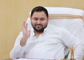 ബീഹാറിൽ തിരഞ്ഞെടുപ്പിനു മുൻപേ തേജസ്വി യാദവിന് തിരിച്ചടി ; പിന്നാക്ക വിഭാഗ സെൽ നേതാക്കൾ കൂട്ടത്തോടെ രാജിവച്ചു