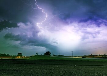 മഴ തുടരും ; ഇരട്ട ന്യൂനമർദ്ദം ; ശക്തമായ മിന്നലിനും കാറ്റിനും സാധ്യത; ഒൻപത് ജില്ലകൾക്ക് മുന്നറിയിപ്പ്