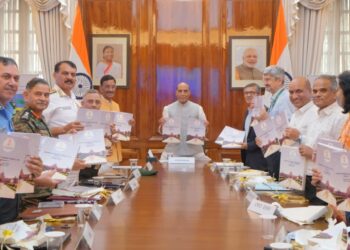 നാഗ് മിസൈലുകളും എൽപിഡി യുദ്ധക്കപ്പലുകളും വാങ്ങും ; സൈനിക ആയുധ സംഭരണത്തിനായി 79,000 കോടി രൂപയുടെ അനുമതിയുമായി കേന്ദ്രം