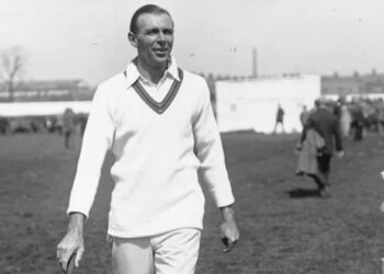 ഒരു സിക്സ് അടിച്ചാൽ ഇത്ര ദൂരമോ, അതെ ഈ ഷോട്ടിന് അങ്ങനെ ഒരു കുഴപ്പമുണ്ട്; പറന്നുപൊങ്ങിയത് 556 മൈൽ