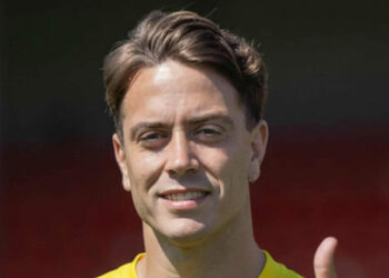 ഒന്നിന് പുറകെ ഒന്നായി സൈനിങ്ങുകൾ, ഇത് ഞങ്ങളുടെ ബ്ലാസ്റ്റേഴ്‌സ് ആണോ എന്ന് ആരാധകർ; ഇത്തവണ മടയിലെത്തിച്ചത് പ്രതിരോധഭടനെ