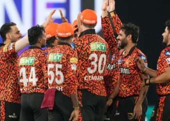 അന്താരാഷ്ട്ര ക്രിക്കറ്റിൽ നിന്ന് വിരമിക്കണം, പകരം ഐപിഎൽ മാത്രം കളിക്കാൻ പ്രതിവർഷം 58 കോടി; ടീമുകൾ സമീപിച്ചെന്ന് വെളിപ്പെടുത്തി സൂപ്പർതാരങ്ങൾ