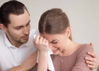 പൂങ്കണ്ണീര് കണ്ടാൽ ആരും വീണ് പോവും..ട്രോളല്ല ശാസ്ത്ര സത്യവുമുണ്ടേ,സ്ത്രീകൾ കരയുമ്പോൾ പുരുഷന്മാരുടെ ദേഷ്യം കുറയുന്നതിന്റെ കാരണം ഇതാണ്….