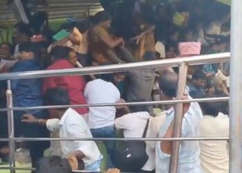 ശ്രീകാകുളം വെങ്കിടേശ്വര സ്വാമി ക്ഷേത്രത്തിൽ തിക്കിലും തിരക്കിലും പെട്ട് അപകടം ; ഏഴ് പേർ മരിച്ചു