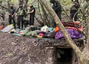 കുൽഗാമിൽ സംയുക്ത ദൗത്യവുമായി സുരക്ഷാസേന ; രണ്ട് ഭീകര ഒളിത്താവളങ്ങൾ തകർത്തു