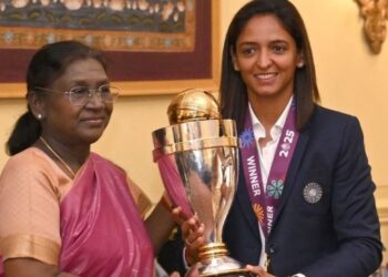 നാരീശക്തി! ലോകകപ്പ് ജേതാക്കളുമായി കൂടിക്കാഴ്ച നടത്തി രാഷ്ട്രപതി ; പുതുതലമുറയ്ക്ക് മാതൃകയെന്ന് ദ്രൗപതി മുർമു