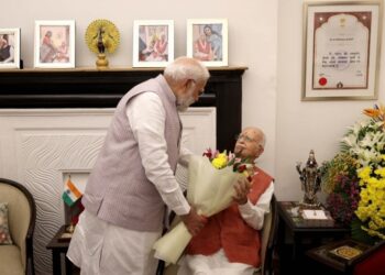 98ന്റെ നിറവിൽ ഭാരത് രത്ന എൽ കെ അദ്വാനി ; വസതിയിൽ സന്ദർശിച്ച് ആശംസകൾ പങ്കുവെച്ച് മോദി