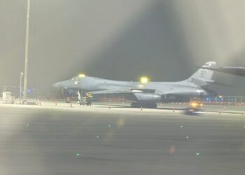 ബെംഗളൂരുവിനെ ഞെട്ടിച്ച് ‘സ്കൈ അസ്സാസിൻ’ ബി-1ബി ലാൻസർ ; അമേരിക്കയുടെ ഏറ്റവും മാരകമായ സൂപ്പർസോണിക് ബോംബർവിമാനം ഇന്ത്യയിൽ