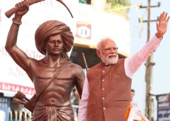 14 ആദിവാസി ജില്ലകളിലേക്കായി 250 ബസുകൾ ; 50 ഏകലവ്യ മോഡൽ റെസിഡൻഷ്യൽ സ്കൂളുകൾ ; ആദിവാസി ക്ഷേമത്തിനായി സുപ്രധാന പദ്ധതികളുമായി മോദി