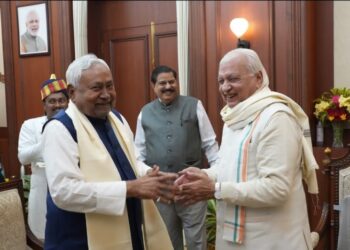 ഗവർണറെ കണ്ട് രാജി സമർപ്പിച്ച് നിതീഷ് കുമാർ ; പുതിയ മന്ത്രിസഭയുടെ സത്യപ്രതിജ്ഞ നവംബർ 20ന്