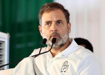 രാഷ്ട്രീയ നിരാശ മറയ്ക്കാൻ തിരഞ്ഞെടുപ്പ് കമ്മീഷനെ കളങ്കപ്പെടുത്തുന്നു ; രാഹുൽ ഗാന്ധിക്കെതിരെ മുൻ ജഡ്ജിമാരും അംബാസഡർമാരും ഉൾപ്പെടെയുള്ള ഉന്നത സംഘം