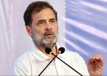 22വർഷം പഴയ വോട്ടർപട്ടികയുടെ ആയിരക്കണക്കിന് പേജുകൾ പരിശോധിക്കേണ്ടി വരുന്നു; എസ്ഐആർ പൗരന്മാരെ പീഡിപ്പിക്കുന്നതിനുള്ള മനപൂർവമായ തന്ത്രം : രാഹുൽ ഗാന്ധി