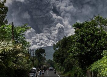 എത്യോപ്യ അഗ്നിപർവ്വത സ്ഫോടനം ; അറേബ്യൻ ഉപദ്വീപ് വഴി ചാരപ്പുക ഇന്ത്യയിലേക്ക് ; നിരവധി വിമാന സർവീസുകൾ റദ്ദാക്കി