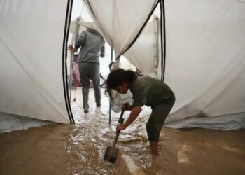 ഗാസയിൽ കനത്ത മഴയും വെള്ളപ്പൊക്കവും ; ടെന്റുകളും ക്യാമ്പുകളും വെള്ളത്തിൽ മുങ്ങി ; പതിനായിരങ്ങൾ ദുരിതത്തിൽ