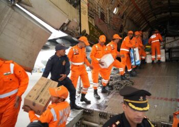 ദിത്വാ ചുഴലിക്കാറ്റ്: വടക്കൻ തമിഴ്‌നാട്ടിലും പുതുച്ചേരിയിലും റെഡ് അലർട്ട്; എസ്ഡിആർഎഫ്, എൻഡിആർഎഫ് ടീമുകളെ വിന്യസിച്ചു