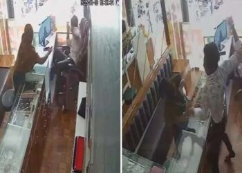 മോഷ്ടിക്കാൻ മുളകുപൊടിയായി എത്തി..1,2,3…25 സെക്കൻഡിനിടെ 20 അടി; യുവതിയുടെ കരണം പുകച്ച് ജ്വല്ലറിയുടമ