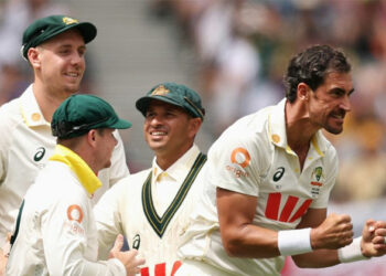 ബാസ്‌ബോളോ ബാസ്‌ബോൾ ഒകെ തീർന്നു, ഇംഗ്ലണ്ടിനെ കൊന്ന് കൊലവിളിച്ച് ട്രാവിസ് ഹെഡ് വെടിക്കെട്ട്; ഇന്ത്യൻ പിച്ചിനെ കുറ്റപ്പെടുത്തിയവർ മാളത്തിൽ