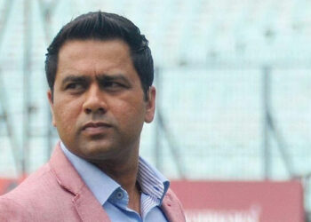 നീല നിറം കണ്ടാൽ ആ താരത്തിന് ഭ്രാന്താണ്, പിന്നെ എന്ത് ചെയ്യുമെന്ന് പറയാനാകില്ല: ആകാശ് ചോപ്ര