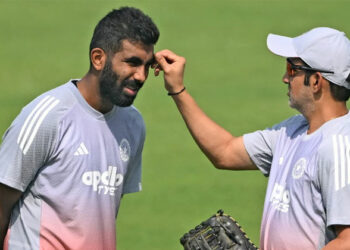 നിന്റെ ഡയലോഗ് അടിയൊക്കെ നിർത്തി ഗ്രൗണ്ടിൽ മികച്ച പ്രകടനം നടത്തുക, ഗംഭീറിനെതിരെ ആഞ്ഞടിച്ച് അനിൽ കുംബ്ലെ, വീഡിയോ കാണാം