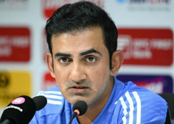 എന്റെ ടീമിന് ആകെയറിയുന്നത് ജയിക്കാനും ആവശ്യം വന്നാൽ മാത്രം സമനിലക്ക് കളിക്കാനും എന്ന ഡയലോഗ്, ഇപ്പോൾ തോൽവി മാത്രം ബാക്കി; ടീമിത് മുടിച്ച ഗംഭീർ ജി