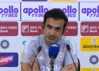 നീയൊക്കെ ഇപ്പോൾ എന്നെ ട്രോളും, പക്ഷെ ഇംഗ്ലണ്ട് ടെസ്റ്റ് പരമ്പരയും ചാമ്പ്യൻസ് ട്രോഫി വിജയവും മറക്കരുത് ആരും; വിമർശനങ്ങൾക്കിടെ ന്യായീകരണവുമായി ഗംഭീർ